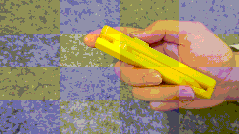 Miniatura 1 do modelo 3D 侧跳折刀-无金属件