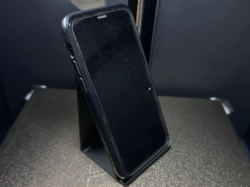 Simple Desk Phone Stand - Easy Print