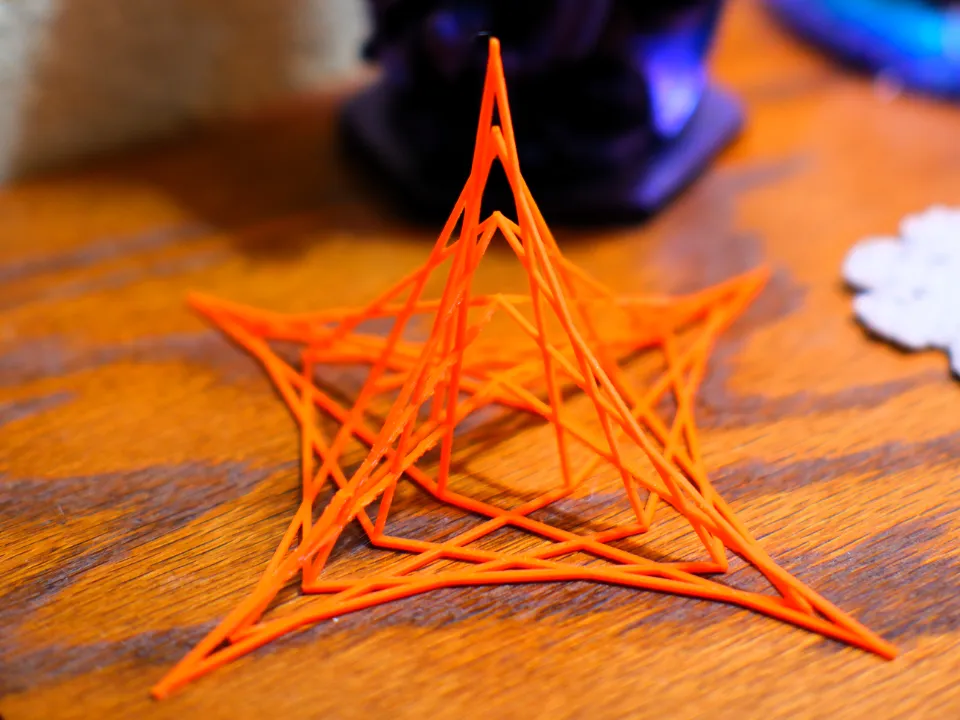 Ornement de bureau Spire, ligne épurée
