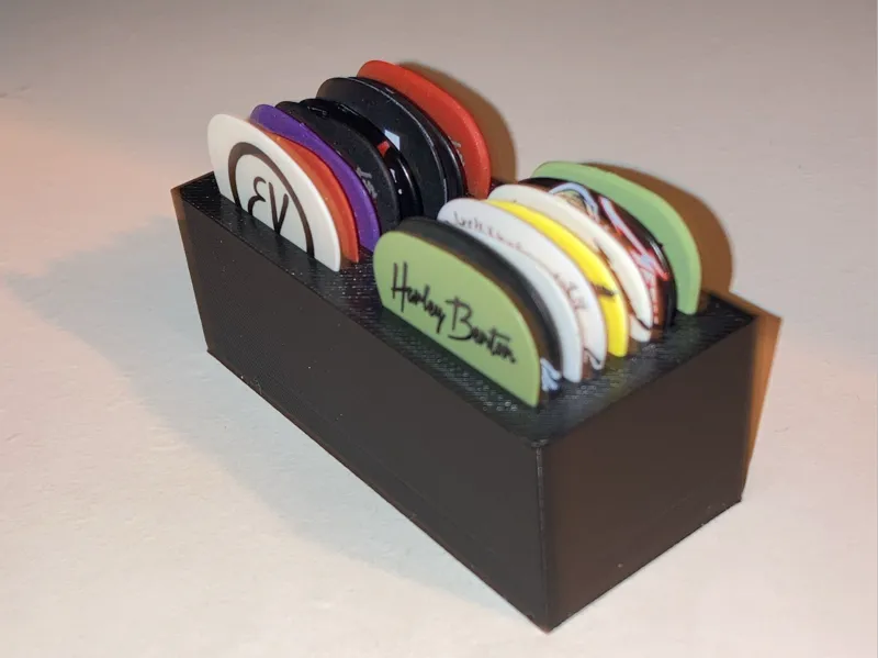 Guitar pick holder