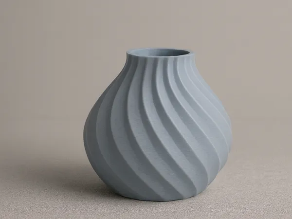 Vase à fleurs torsadé moderne