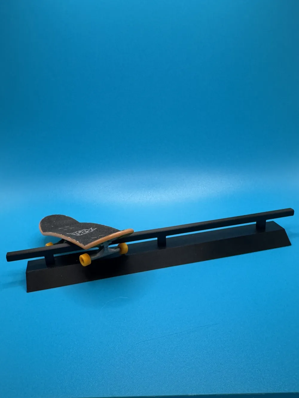 Fingerboard Raisable Rails Basic fingerboard rail (no supports) - Free 3D Print Model - MakerWorld