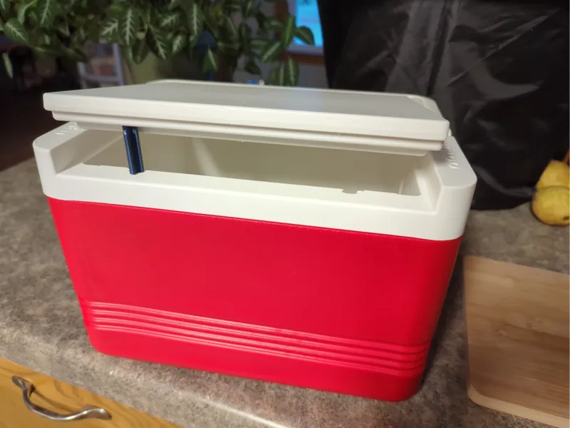 Igloo Legend Cooler Prop / Kickstand