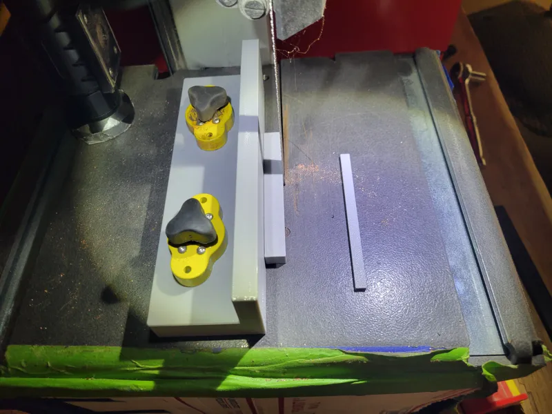 Magnetic Fence for Portable Band Saw