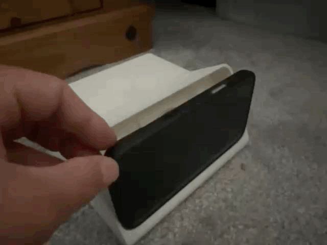 iPhone 16 Pro Max Quad Lock Case Standby Mode Dock