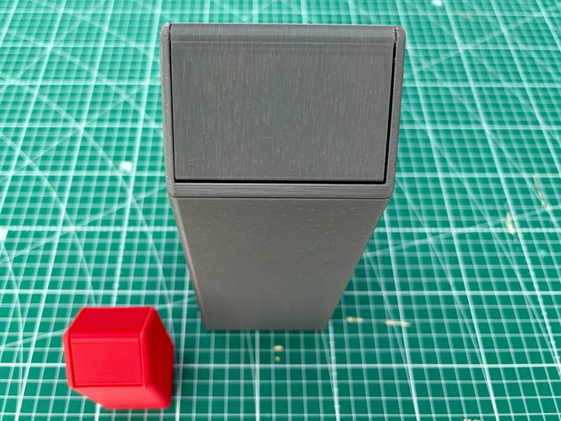 Gridfinity bigger swing lid trash bin