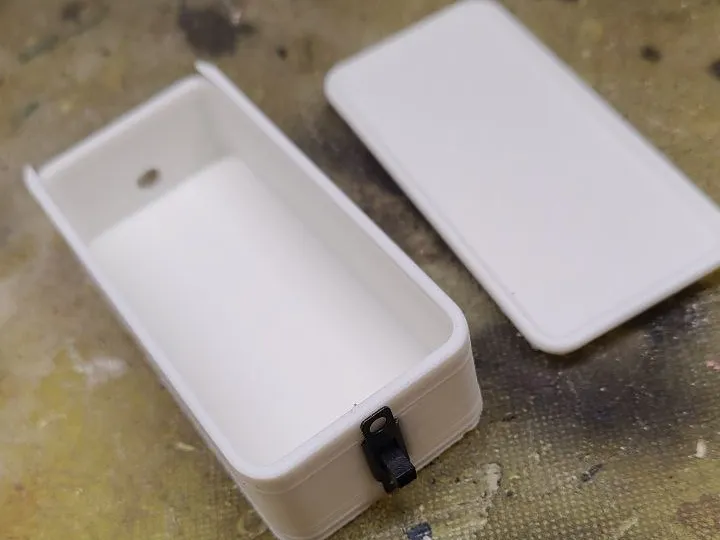 9 volt battery slide box with switch