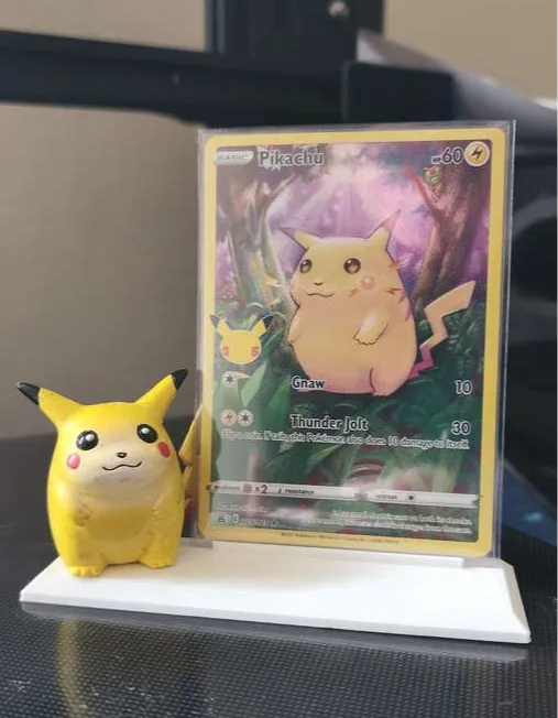 Pokémon Fig w/ Card holder