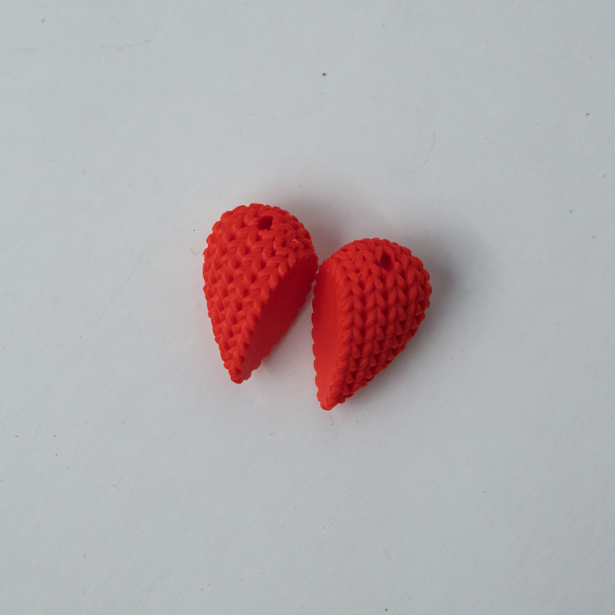 Miniatura 2 do modelo 3D Split Knit Heart Pendant