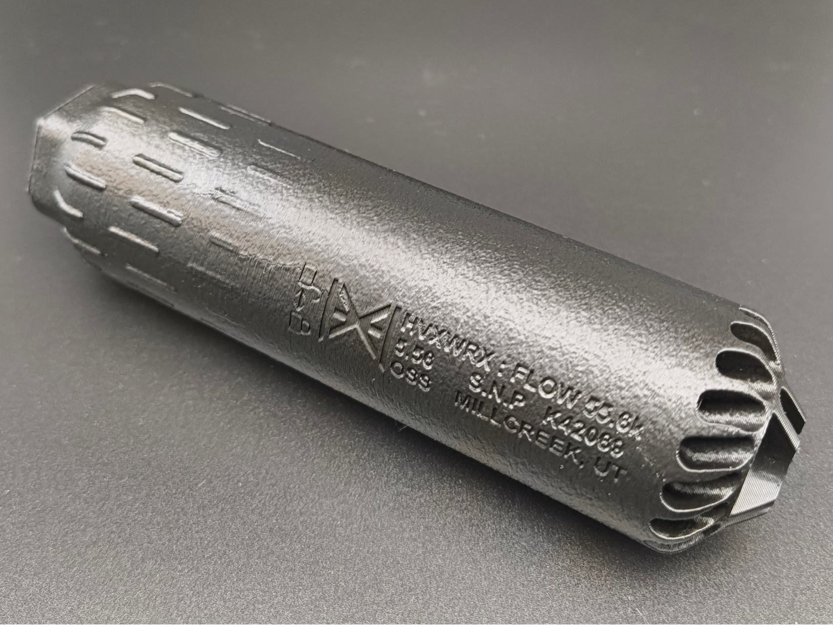 HUXWRX FLOW 556K Schalldämpfer mit Fullmuster