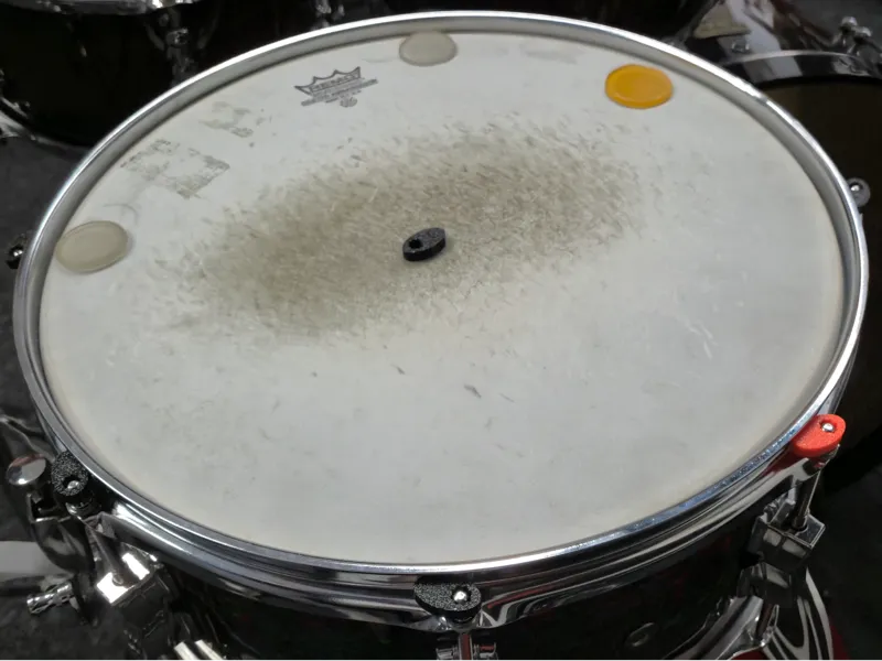 Drum tuner screw lock locker