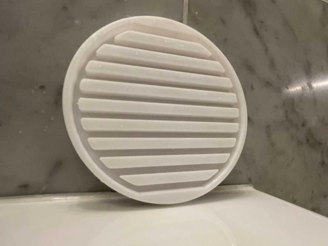 Self-draining bathroom organizer
