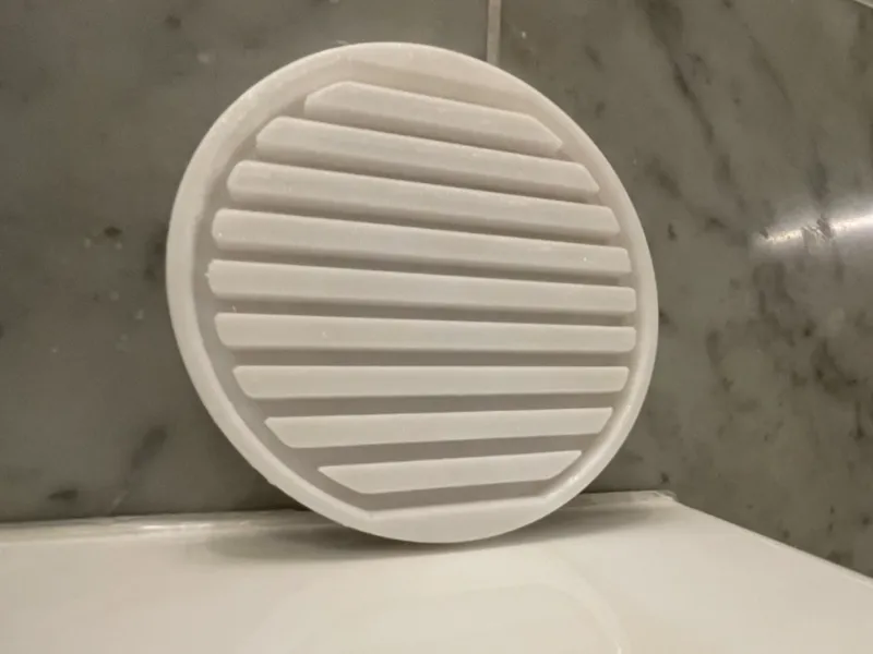 Self-draining bathroom organizer