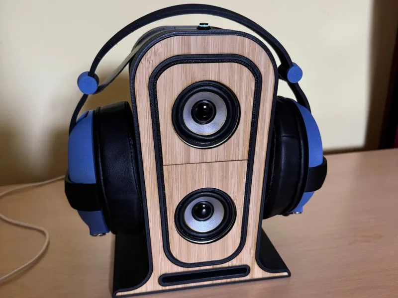 Smart Headphones Stand