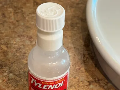 Tylenol syringe adapter