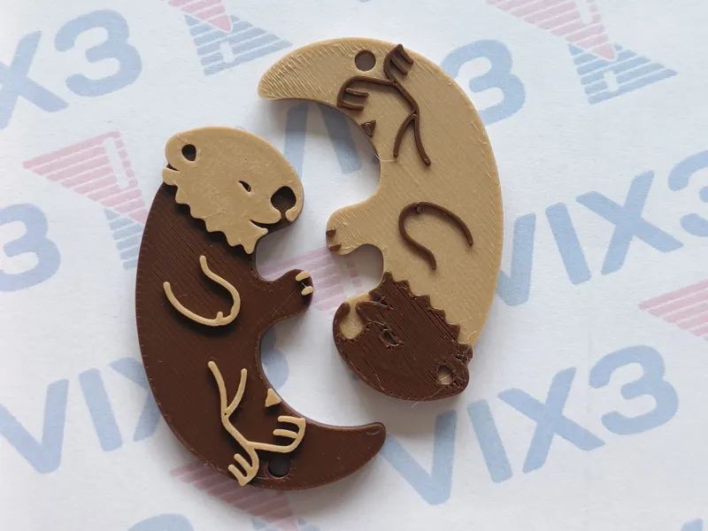 Hugging otters keychain