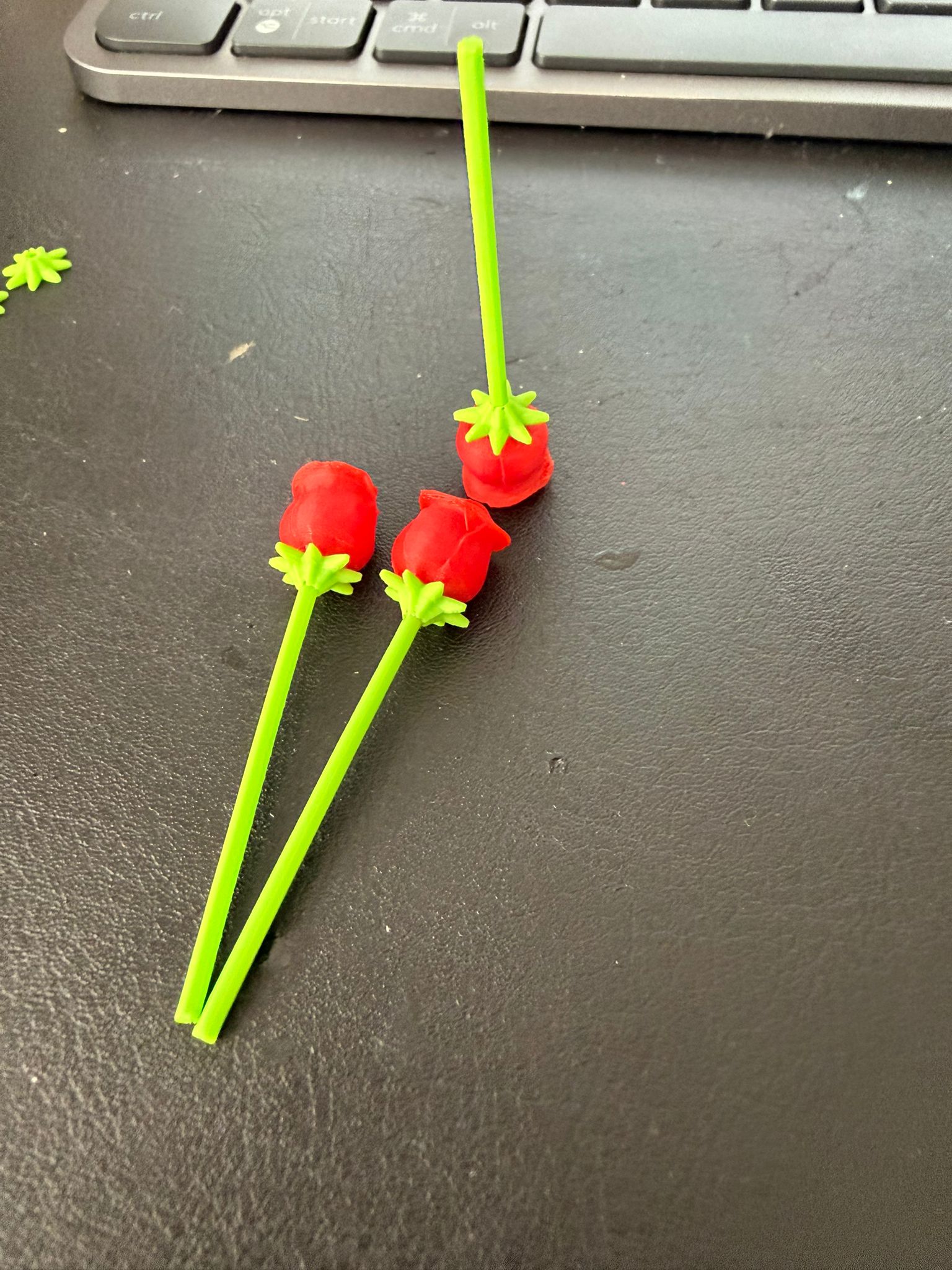 Miniatura 3 do modelo 3D Build a Bouquet – A Wee Rose | Tiny Flower w/ Stem