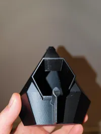 Nichoir hexagonal suspendu avec perchoir et auvent — photo 4