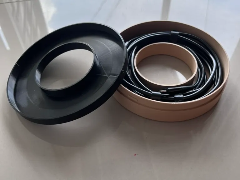 Twist-lock Donut Box