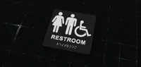 Panneau de toilettes accessibles mixtes avec braille — photo 1