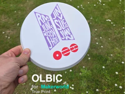 BTS Frisbee tournant