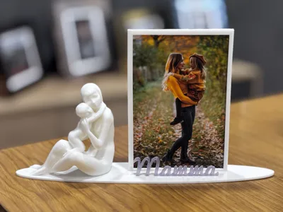 Mom's photo frame with figurine Mom's wallet 