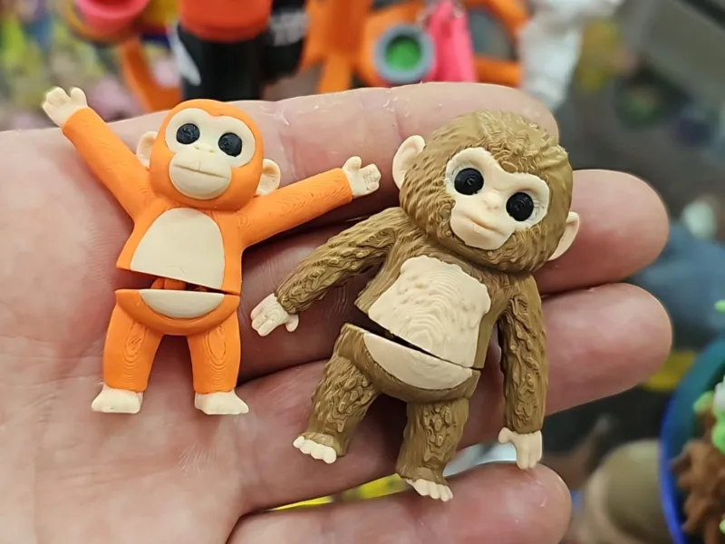 monkey punch y su amigo peluchee
