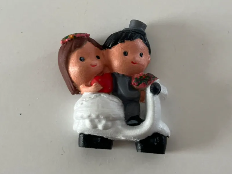 calamita matrimonio, sposini sulla vespa