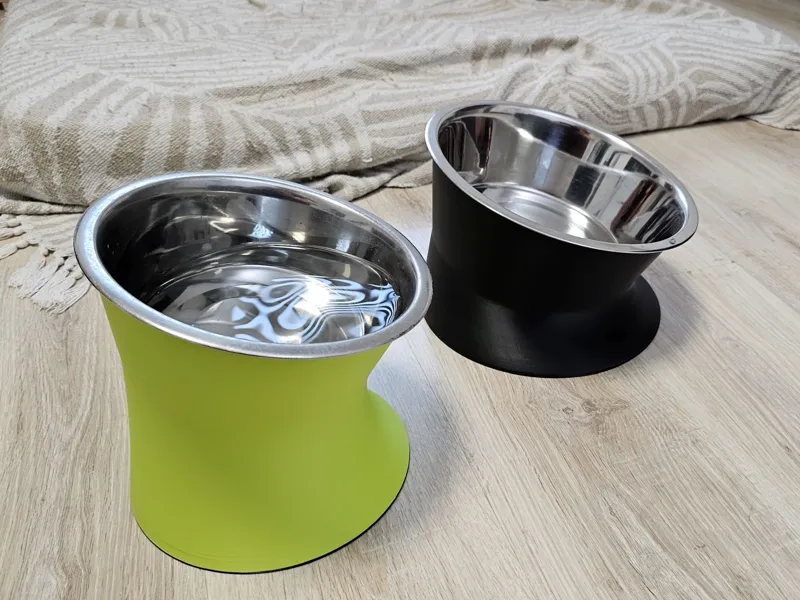 Bowl riser for older or bigger Dog