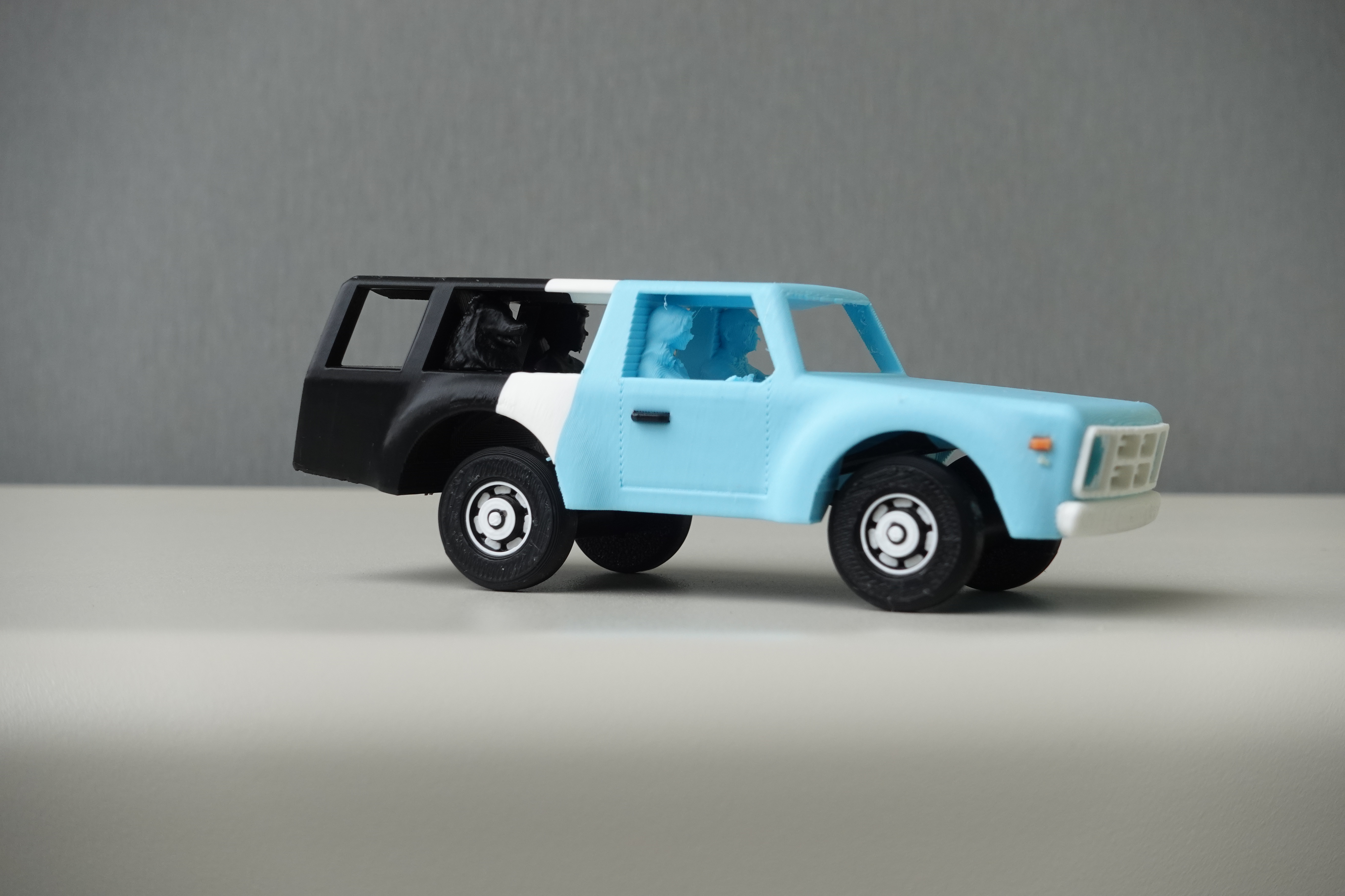 Miniatura 3 do modelo 3D Mini 60s Retro SUV Wagon | Working Suspension