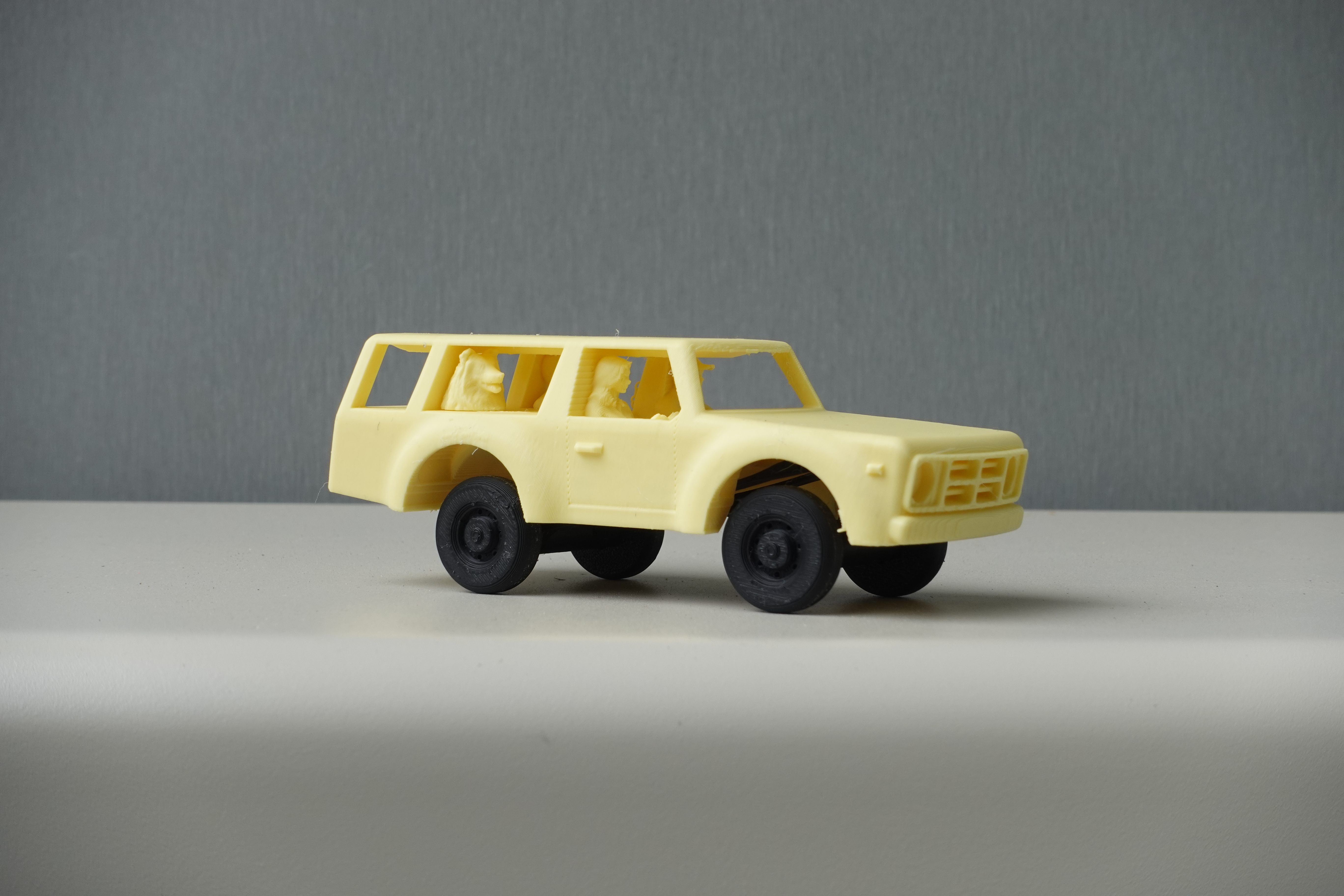 Miniatura 1 do modelo 3D Mini 60s Retro SUV Wagon | Working Suspension