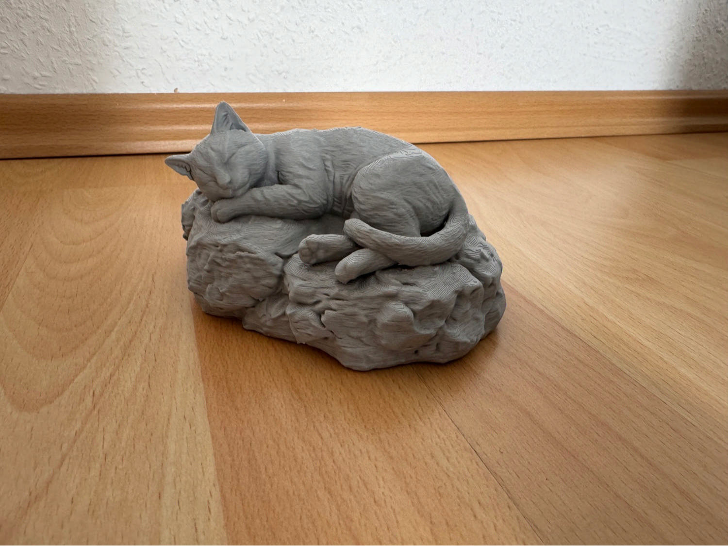 Schlafende Katze auf Felsen Dekoratives 3D‑Modell