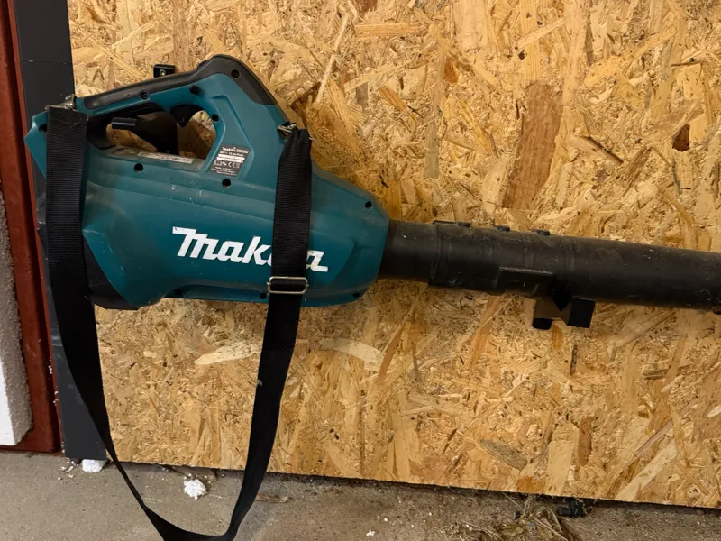 smarte Wandhalterung für dein Makita Gebläse!