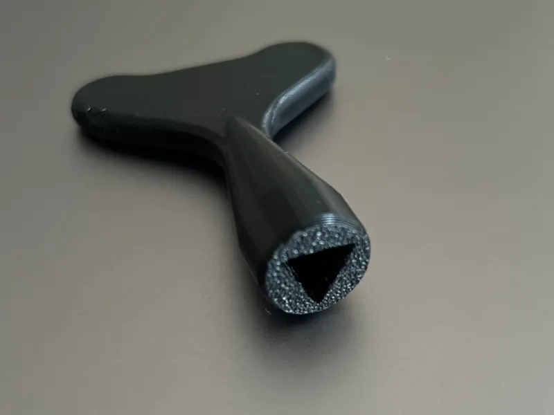 Clef triangulaire 10mm
