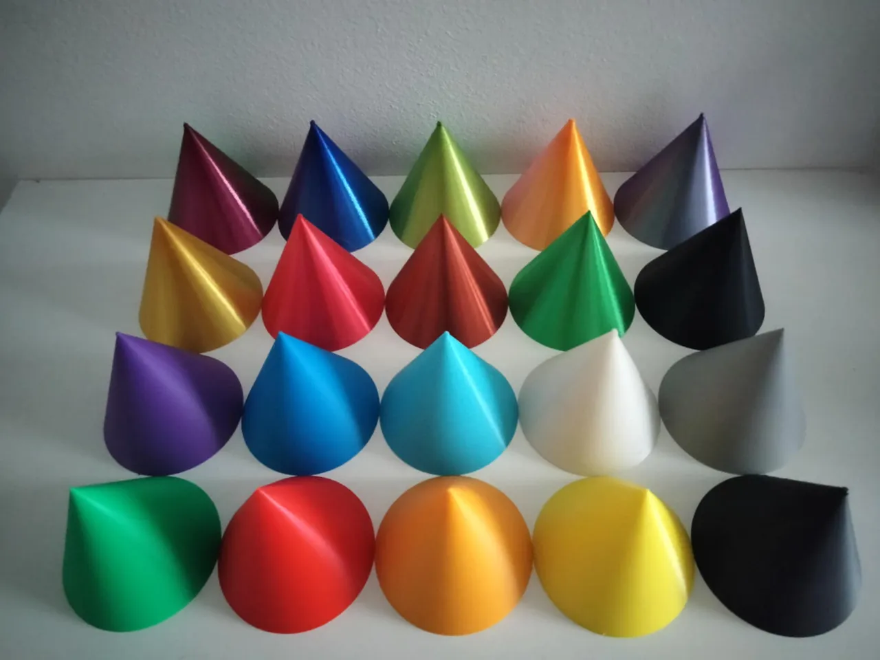 piramide cone for color display view 3