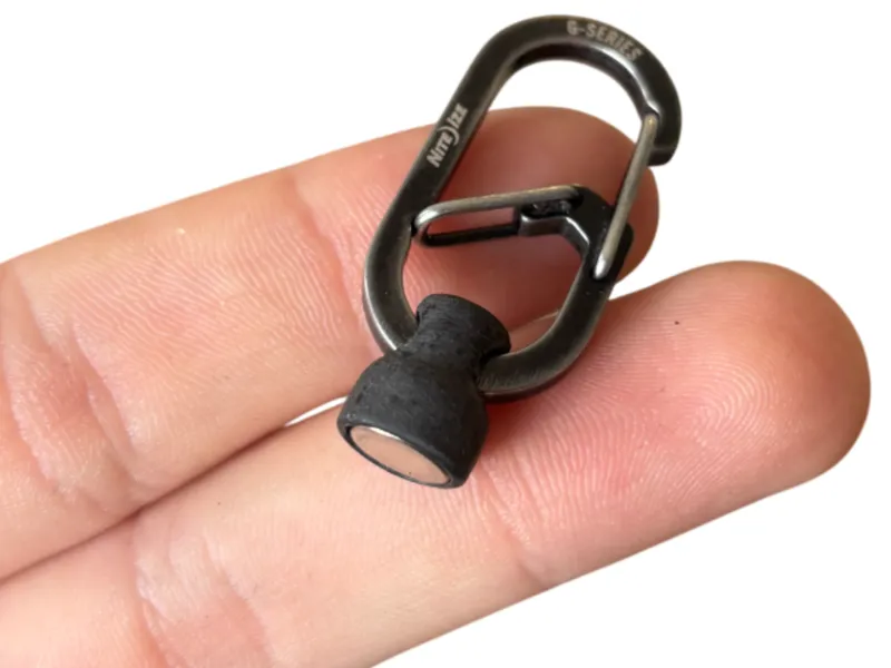 Magnetic key connector