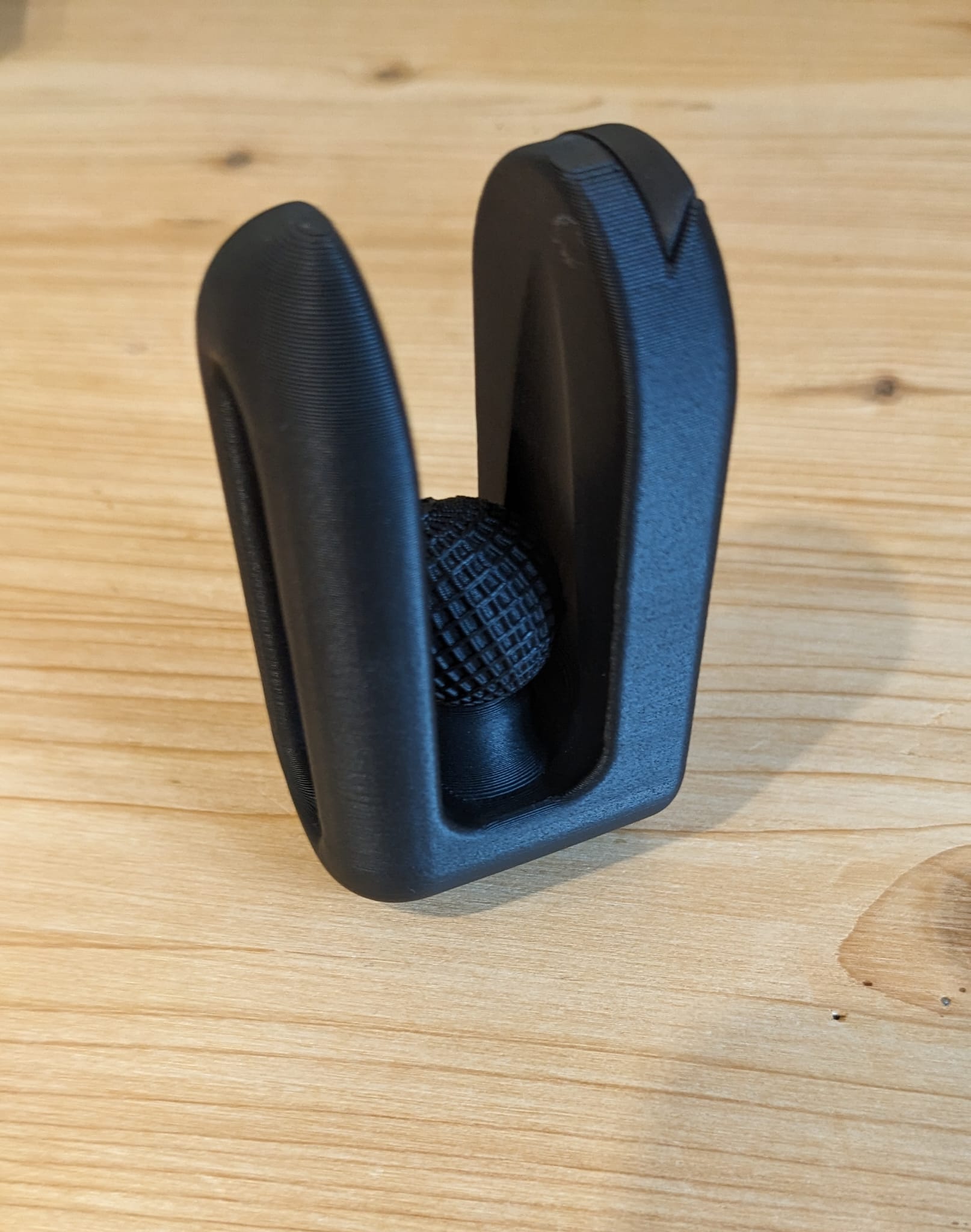 Miniatura 2 do modelo 3D SELF-LOCKING COAT HANGER