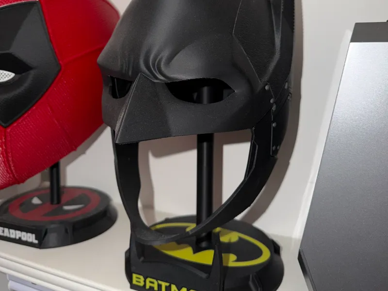Supporto per elmo Batman