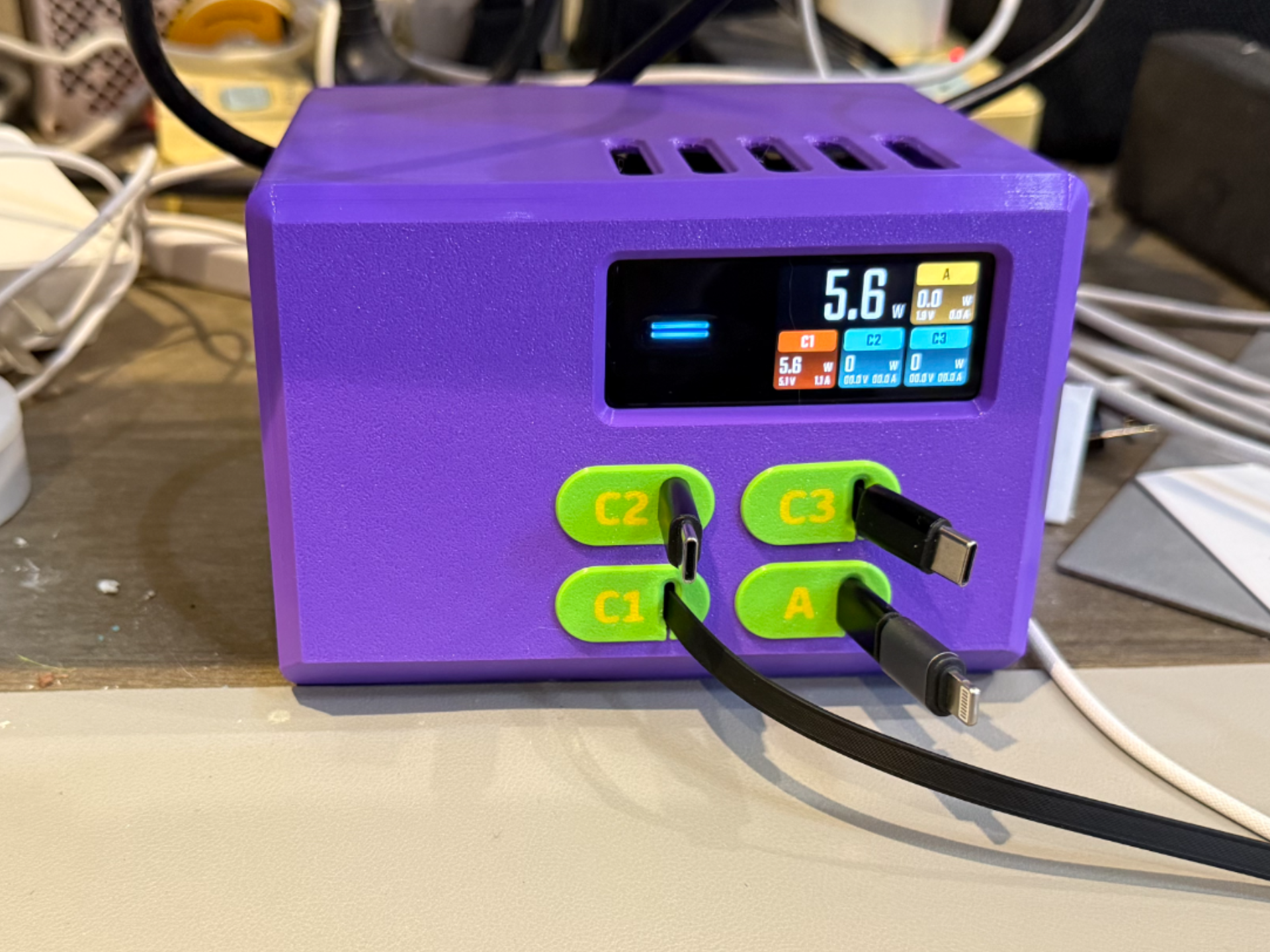 带自动散热的酷态科10号ultra桌面充电站