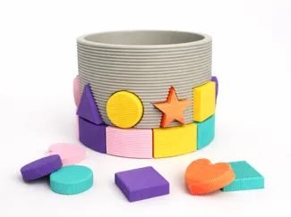 Puzzle planter with simple shapes