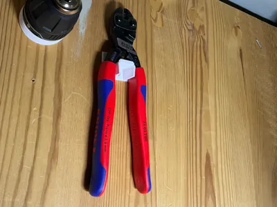 Knipex wall mount for Cobolt cutter