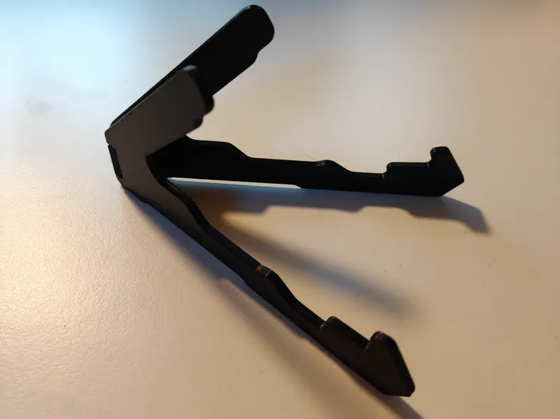 Slim phone holder - only 6 mm thick when collapsed