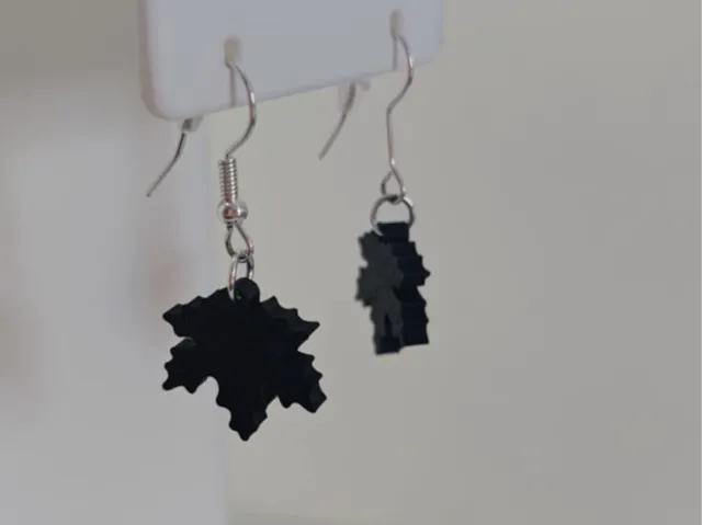 small maple leaf earrings