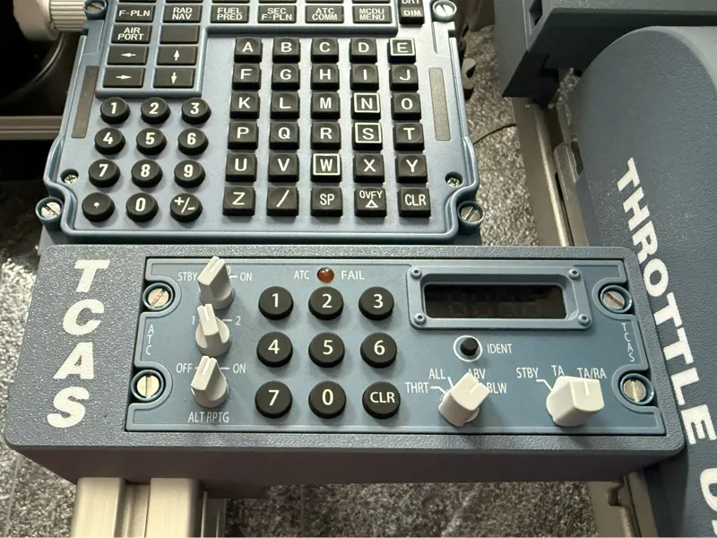 WinCtrl TCAS Halter für Sim Rig Alu 4040 Winwing 