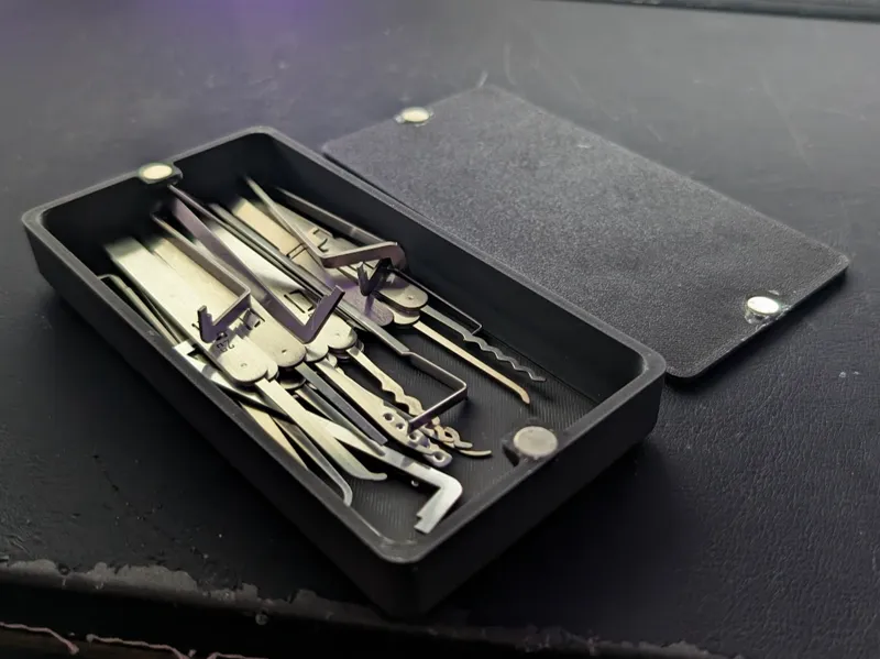 Magnetic stash box