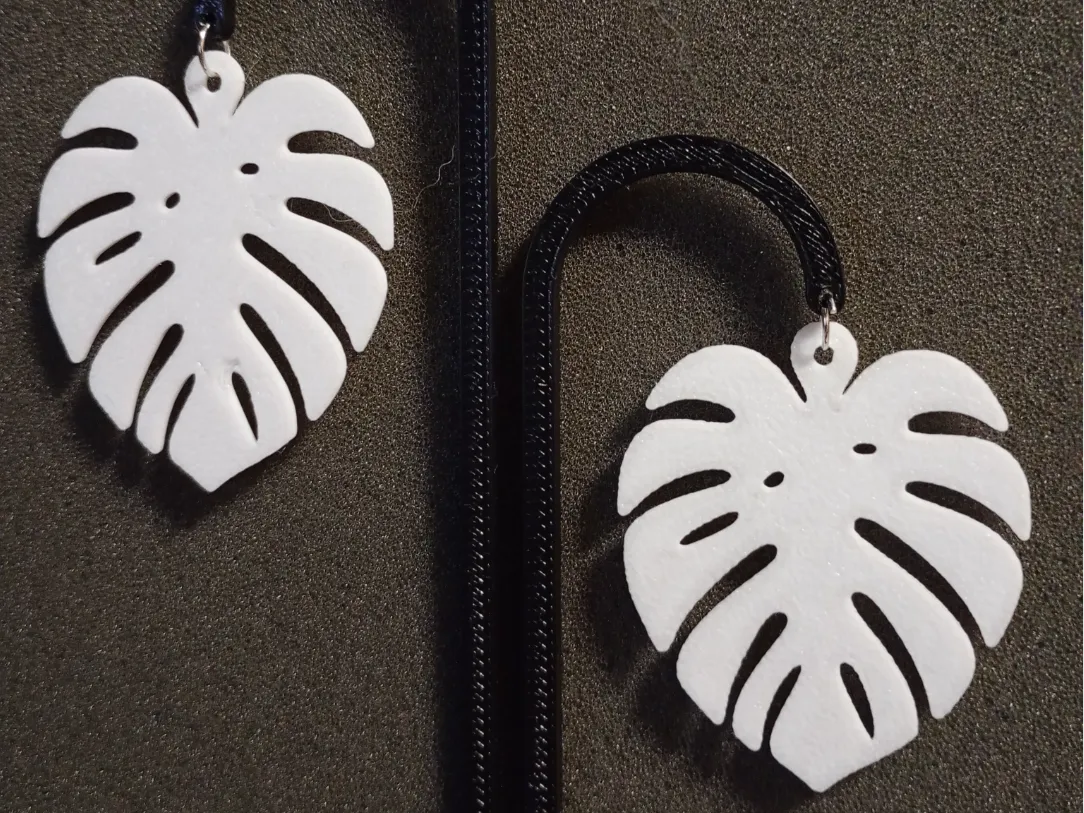 earrings monstera view 2