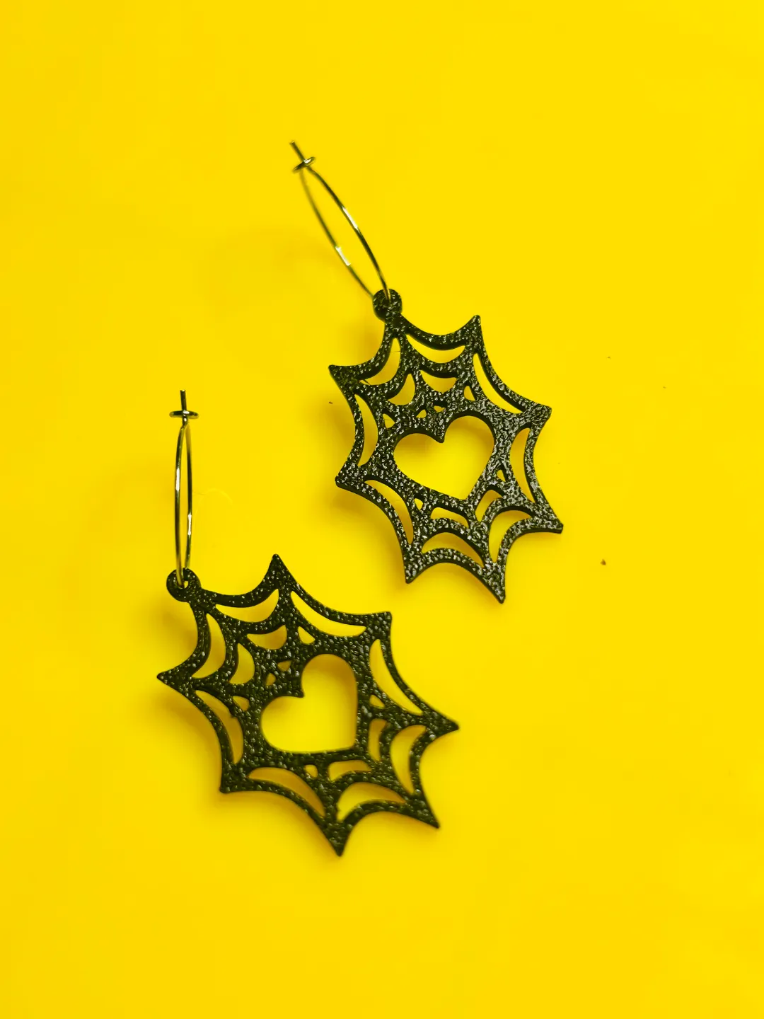 Pendientes telaraña corazon view 3