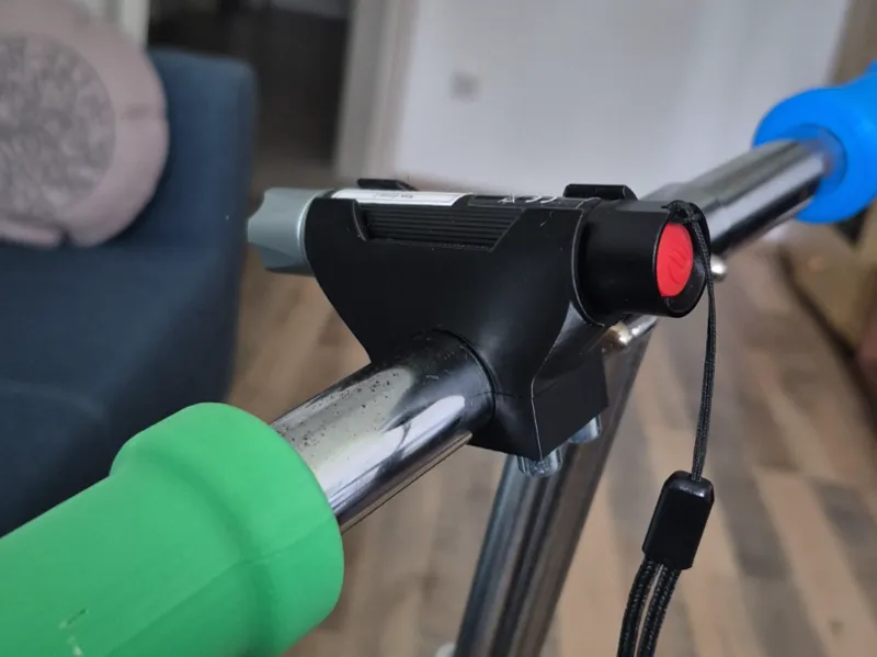 Halterung für eine kleine Lampe am City Roller
