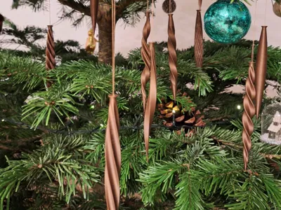 Christmas Tree Ornament "Slender Icicles"