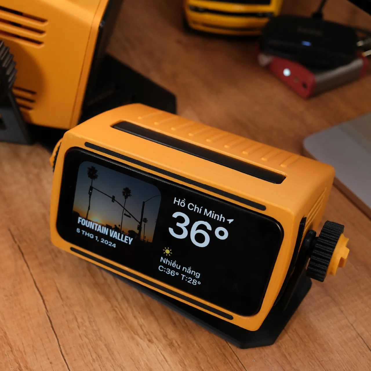 iPhone Lumon Cyberdock view 3